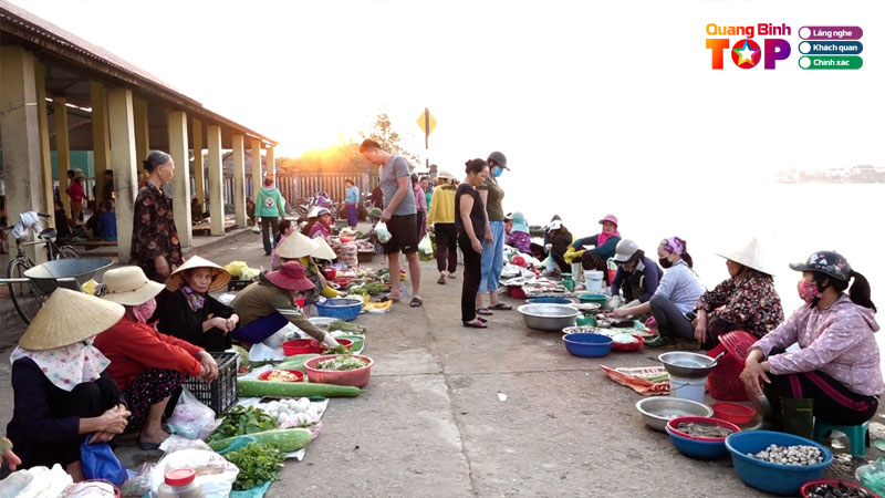 Cua-hang-dac-san-cho-ba-don-quangbinhtoplist