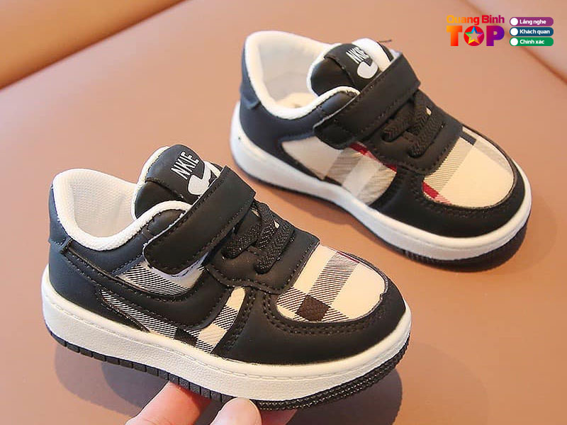 Shop-giay-tre-em-me-4-con-quangbinhtoplist