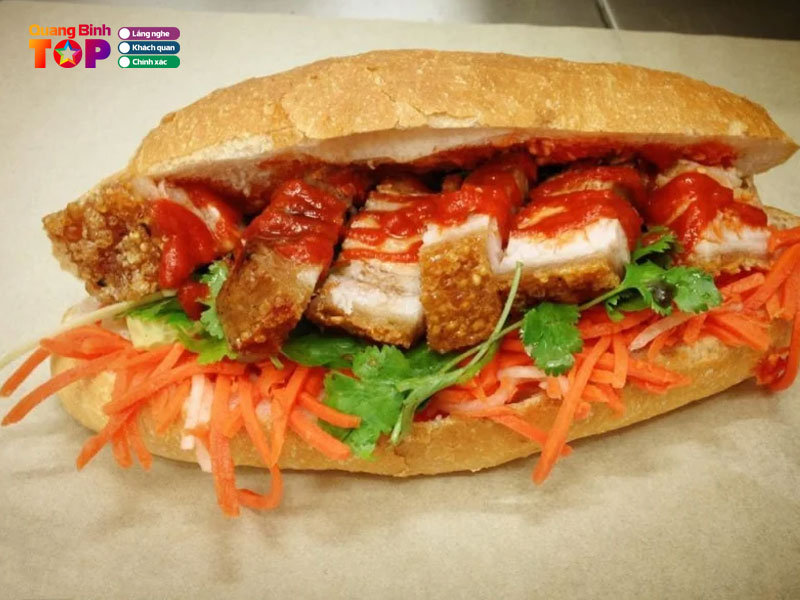 Tiem-banh-mi-heo-quay-di-lai-quangbinhtoplist