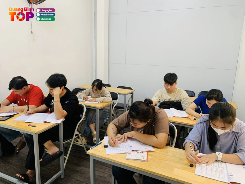 Trung-tam-tieng-nhat-hana-quangbinhtoplist