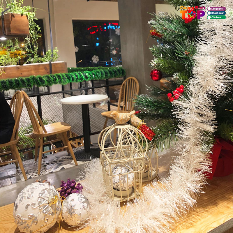 Quan-cafe-trang-tri-noel-quangbinhtoplist-1