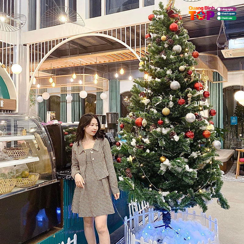 Quan-cafe-trang-tri-noel-quangbinhtoplist-2