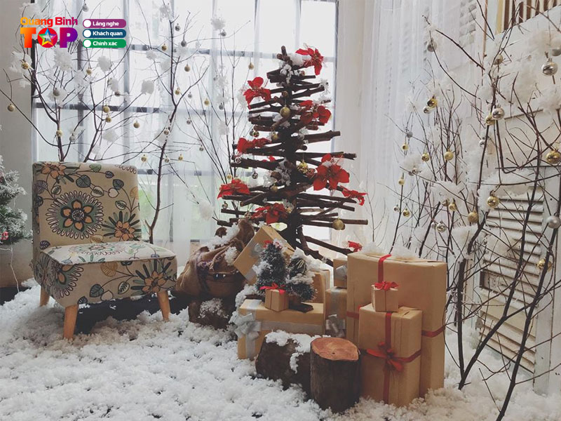 Quan-cafe-trang-tri-noel-quangbinhtoplist