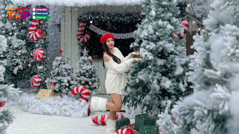 Thumbnail-quan-cafe-trang-tri-noel-quangbinhtoplist