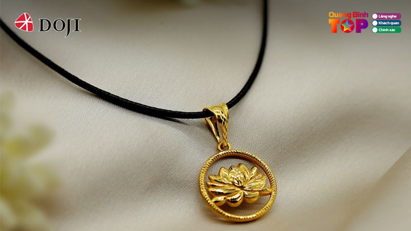 Chon-mat-day-chuyen-theo-phong-thuy-de-thu-hut-may-man-quangbinhtoplist