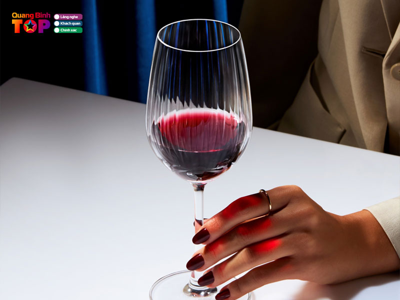 Cua-hang-ruou-hoang-an-quangbinhtoplist