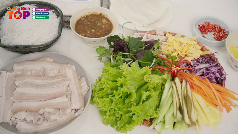 Top-4-dia-chi-banh-trang-cuon-thit-heo-quang-binh-ngon-quangbinhtoplist