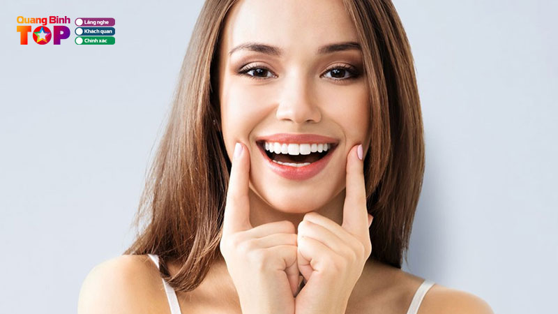 Nu-cuoi-ben-vung-yeu-to-dong-hanh-quyet-dinh-khi-chon-nha-khoa-uy-tin-quangbinhtoplist