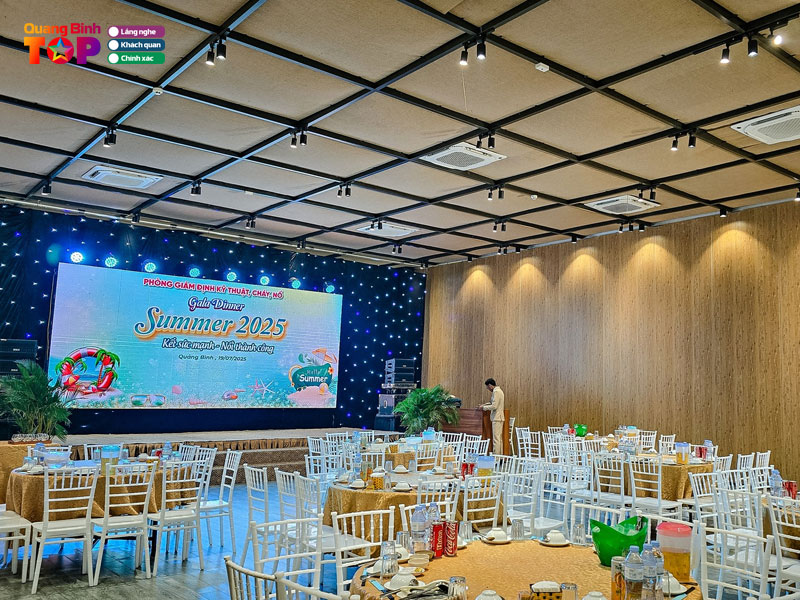 La-co-beach-la-maison-restaurant-quangbinhtoplist