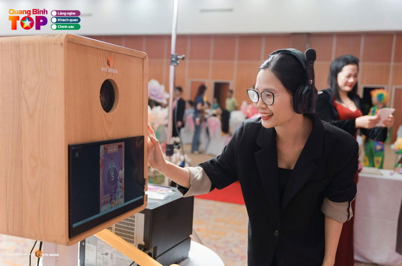 Eye-media-cung-cap-photobooth-chuyen-nghiep-tai-quang-binh-quangbinhtoplist