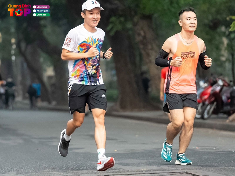 Mot-so-tieu-chi-khi-chon-mua-quan-ao-chay-bo-quangbinhtoplist