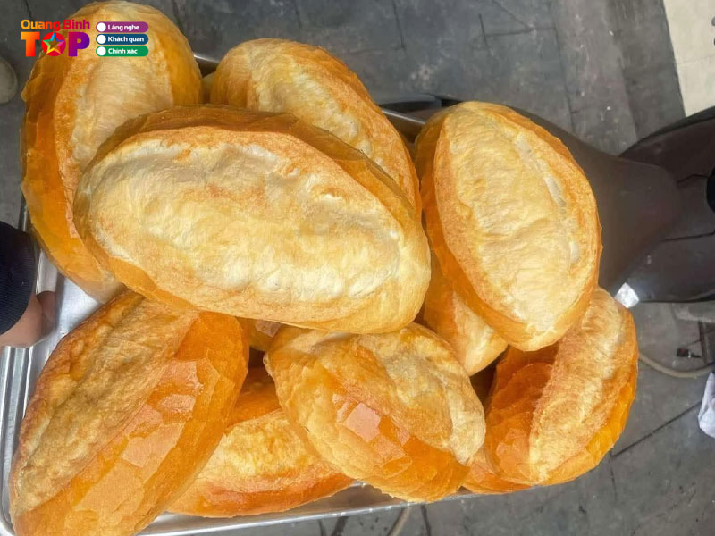 Kinh-nghiem-chon-tiem-banh-mi-thanh-co-quang-binh-quangbinhtoplist